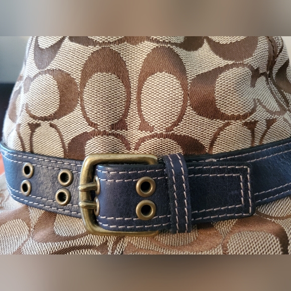 COACH bucket hat Tan Jacquard CC's with Navy Blue Leather band and buckle - Picture 4 of 7